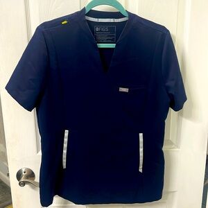 Large FIGS Women’s scrub top